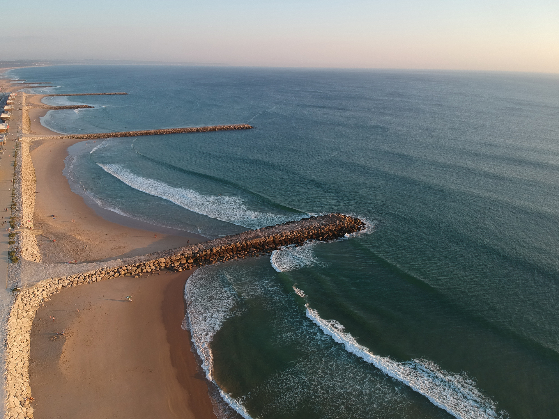 A body of water with waves crashing on it.